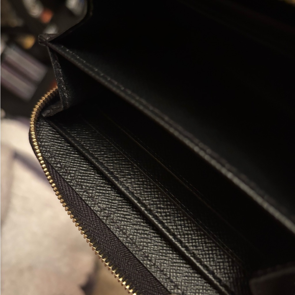 Louis Vuitton Zippy Wallet Love Lock Black Epi Leather - Picture 6 of 9